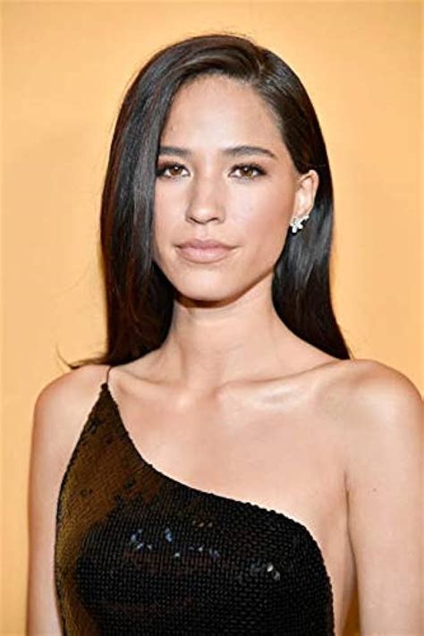 Kelsey Asbille Bares Abs in See